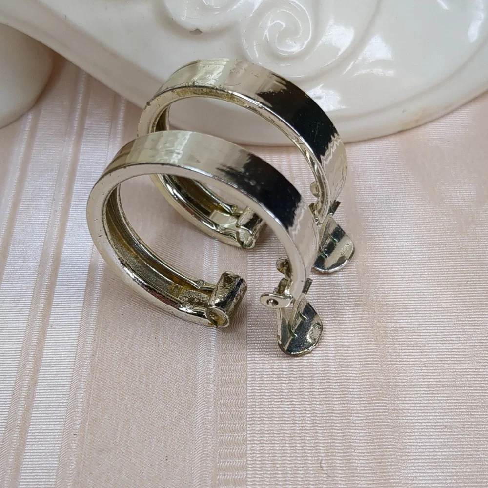 3/$15 Vintage 60s Minimalist Silver Hoop Earrings Chunky Chrome Clip-on Pat Pend